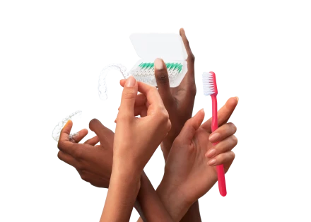 Foto tandenborstel en stokers met aligners